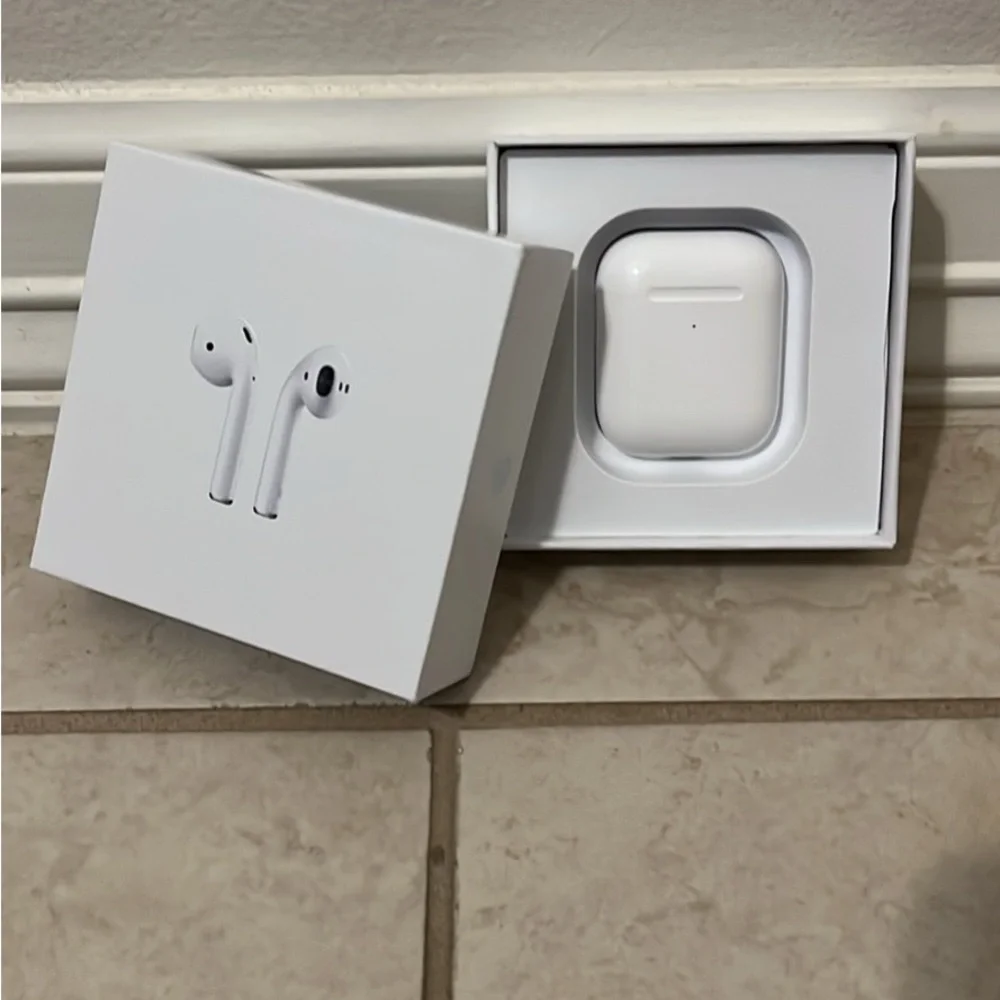 Apple White AirPods Wireless Headset